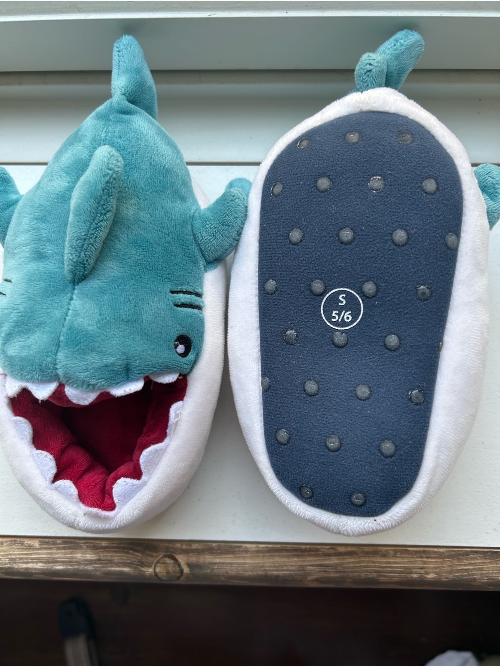Target Kids Shark Plush Slippers/House Shoes (Teal, White, Red, Size 5/6)